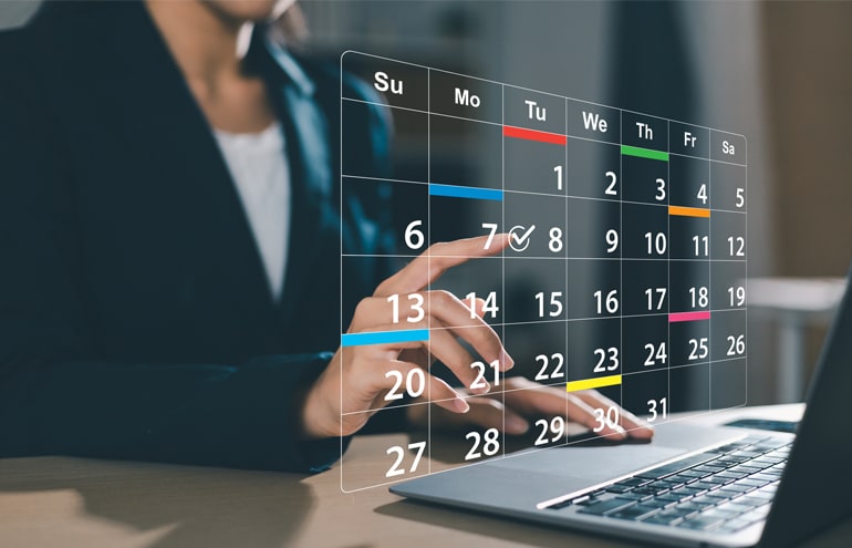 Lawyer work on solo lawyer business development using new calendar software