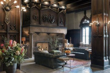 The drawing room at the Chicago Athletic Club.